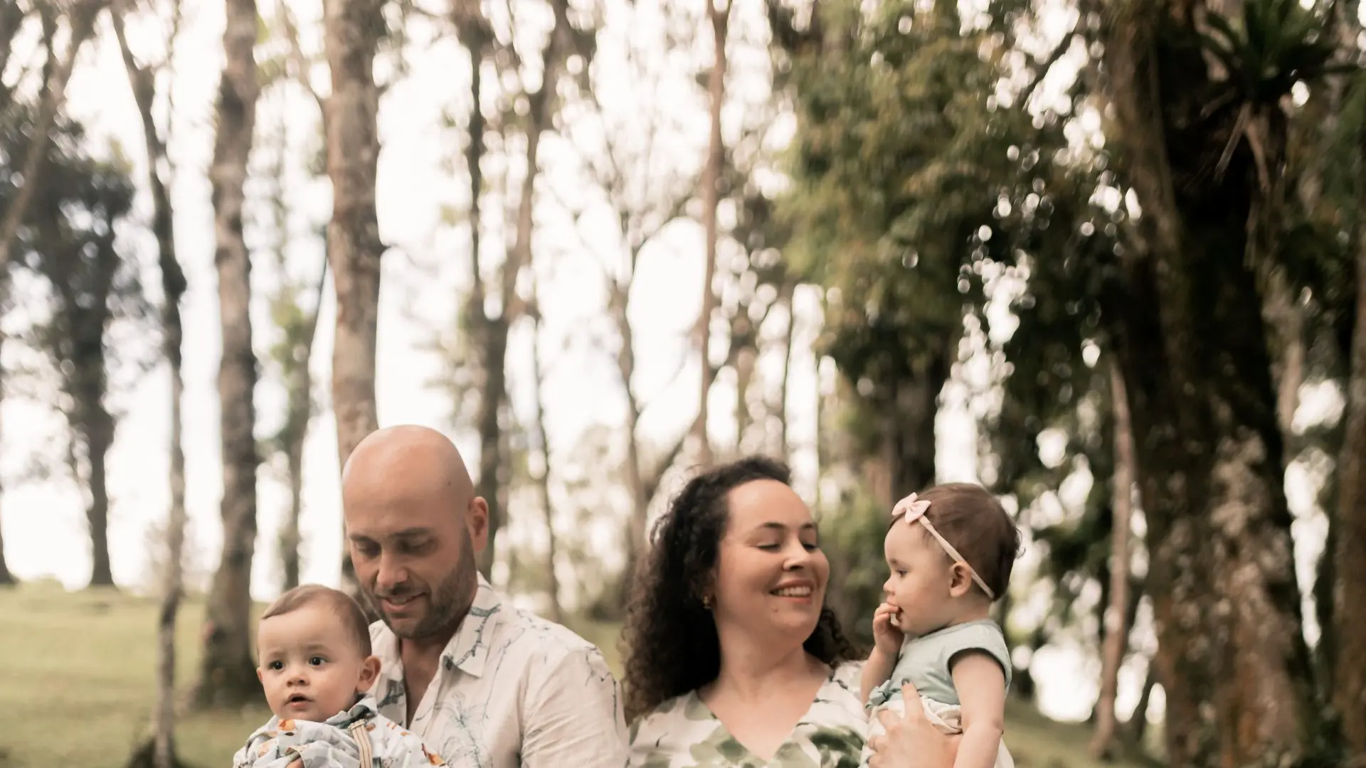 A smiling family with two young children